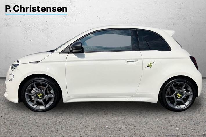 Hvid Abarth 500e fra 2024