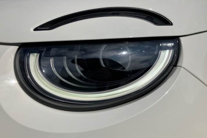 Hvid Abarth 500e fra 2024