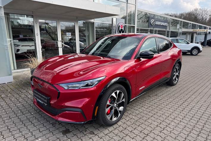 Rød Ford Mustang Mach-E fra 2025
