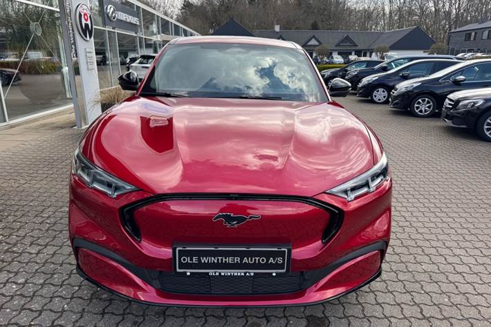 Rød Ford Mustang Mach-E fra 2025