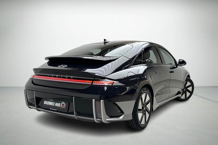 Blå Hyundai Ioniq 6 fra 2024