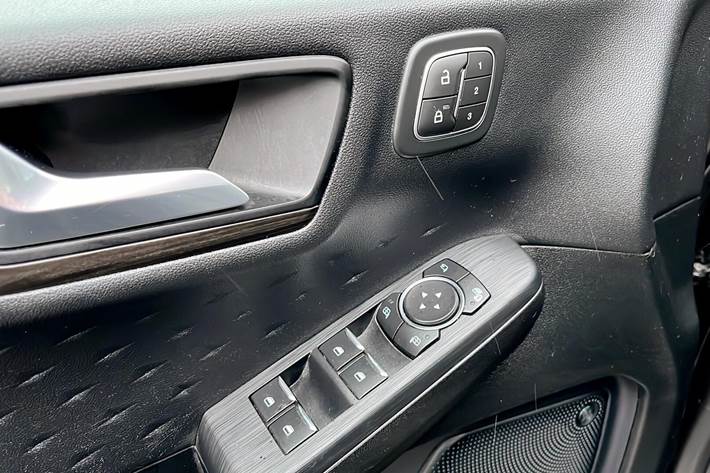 Sort Ford Kuga fra 2021