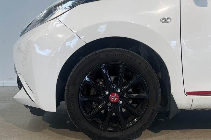 Hvid Toyota Aygo fra 2017