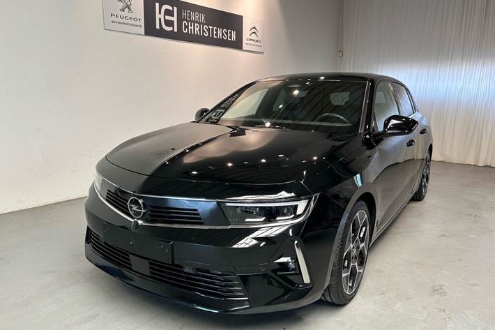 Sort Opel Astra fra 2022