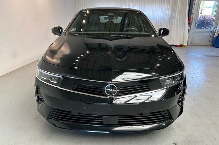 Sort Opel Astra fra 2022