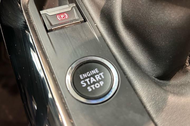 Sort Peugeot 5008 fra 2020