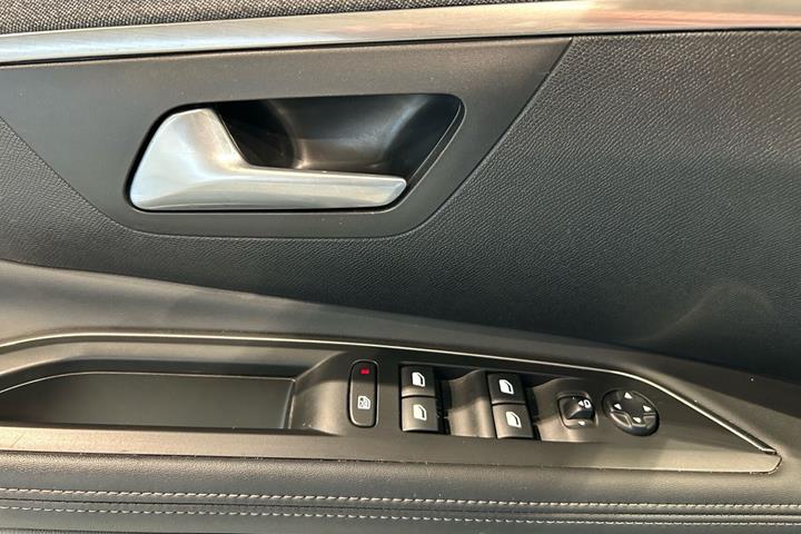 Sort Peugeot 5008 fra 2020