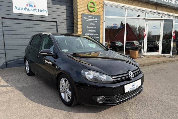 Sort VW Golf VI fra 2011 set udefra