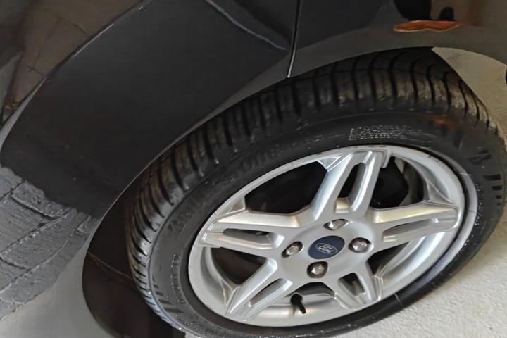Gul Ford Fiesta fra 2015