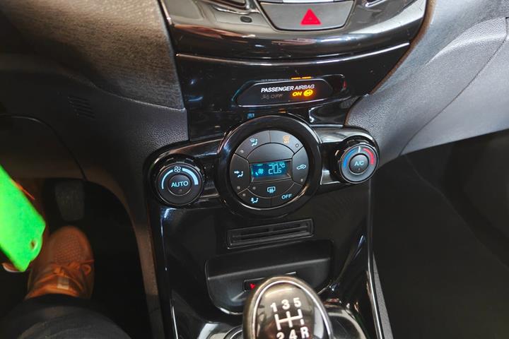 Gul Ford Fiesta fra 2015