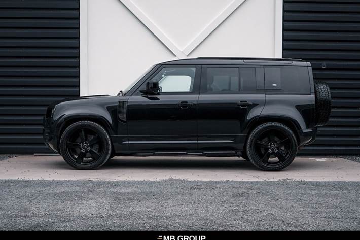 Gul Land Rover Defender 110 fra 2021