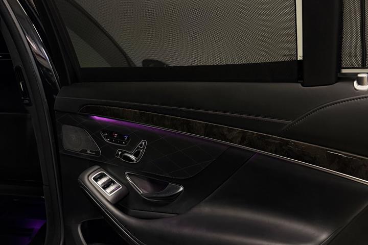 Sort Mercedes S350 fra 2013