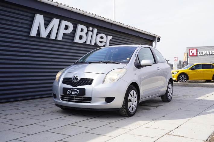 Sølv Toyota Yaris fra 2008