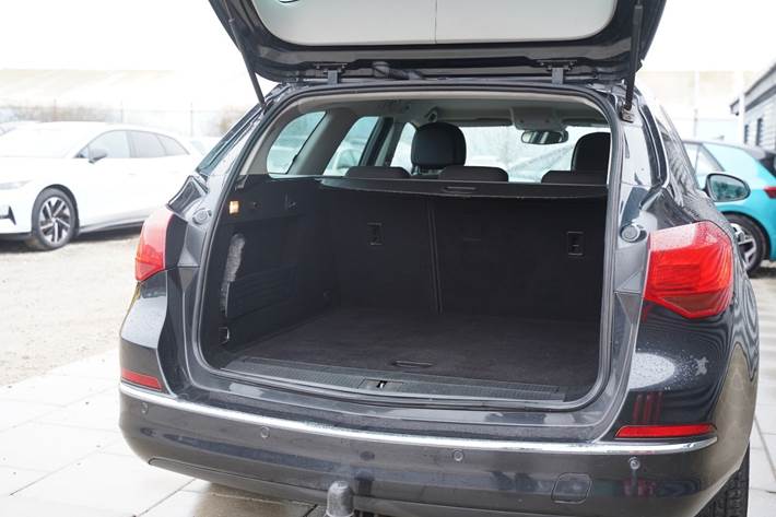 Sort Opel Astra fra 2015