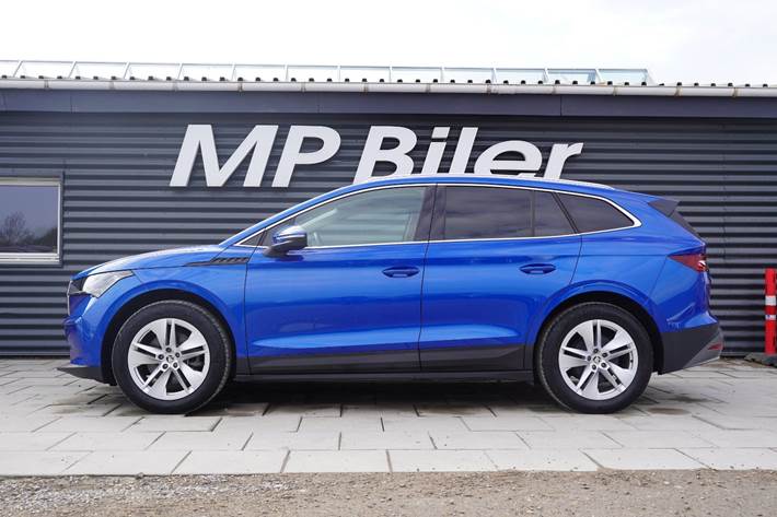 Blå Skoda Enyaq fra 2023