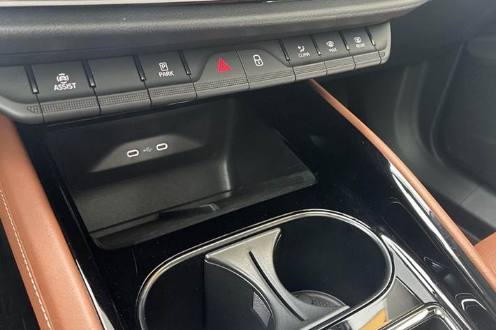 Hvid Skoda Enyaq fra 2025