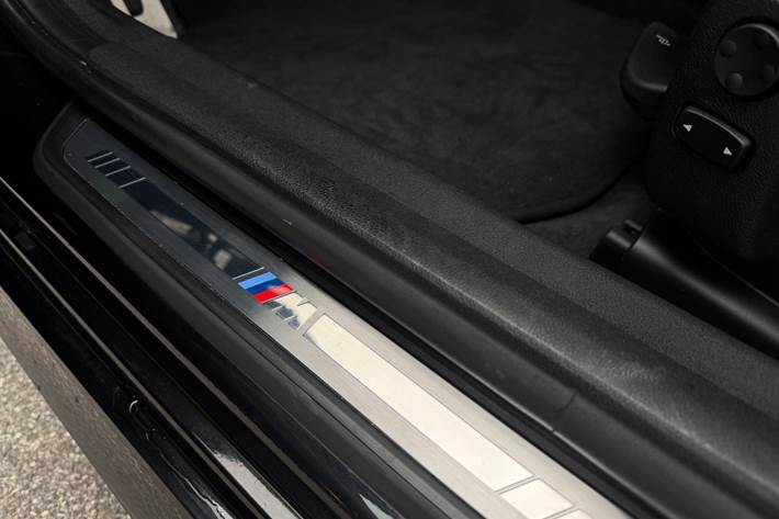 Grøn BMW 330e fra 2022