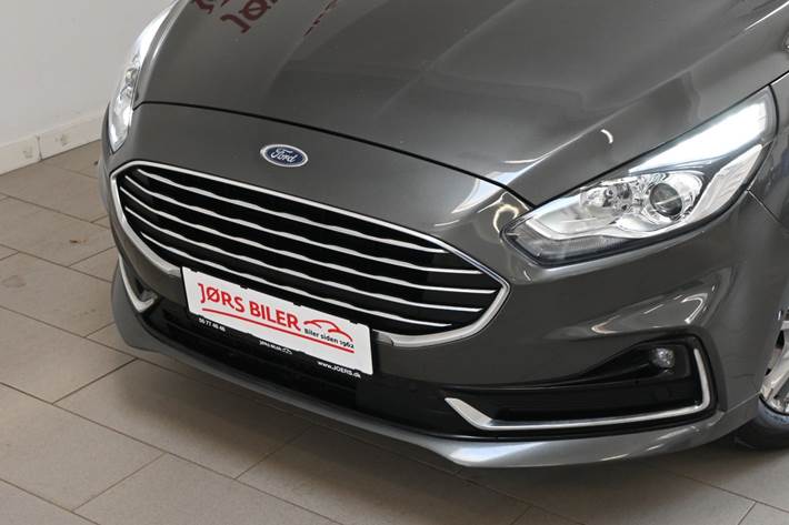 Grå Ford S-MAX fra 2021