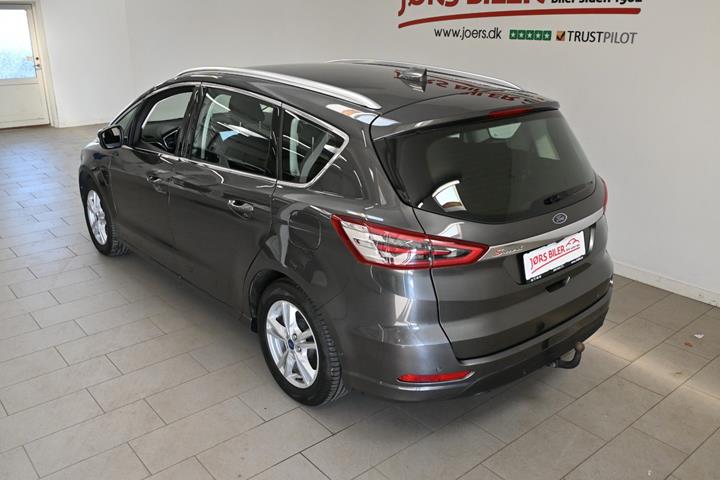 Grå Ford S-MAX fra 2021
