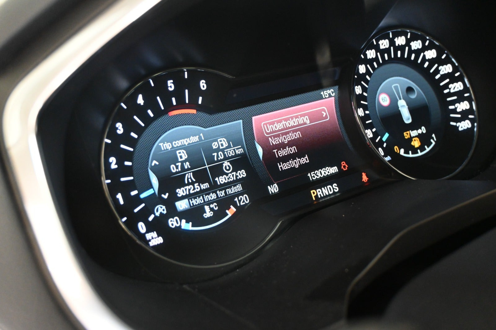 Grå Ford S-MAX fra 2021