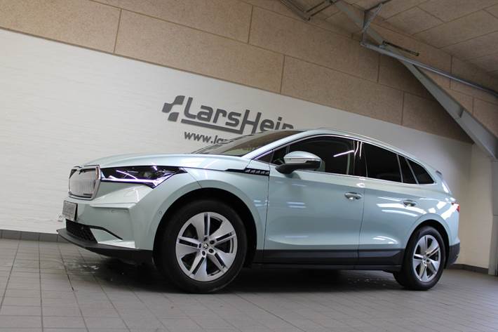 Gul Skoda Enyaq fra 2023