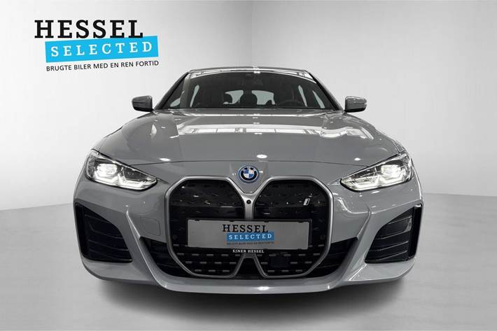 Grå BMW i4 fra 2023