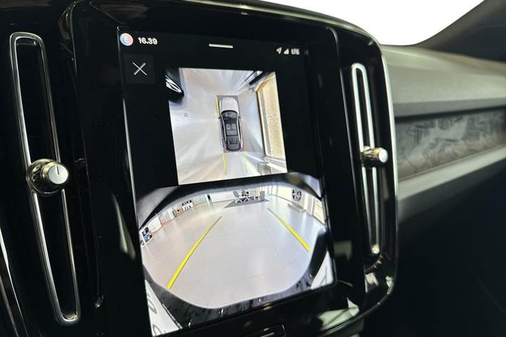 Grå Volvo EC40 fra 2025