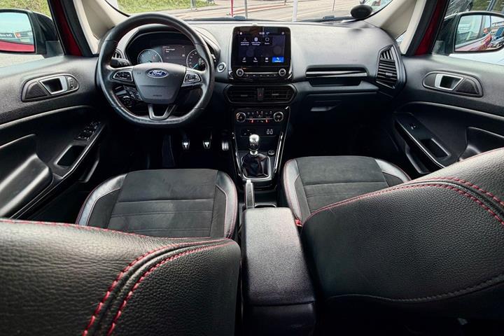 Rød Ford EcoSport fra 2018