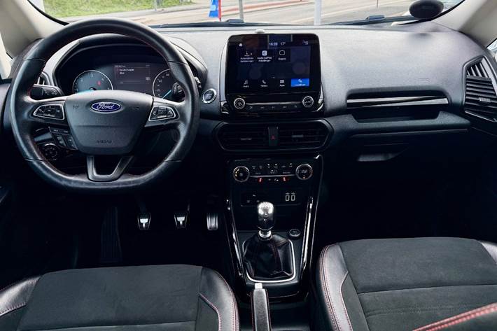 Rød Ford EcoSport fra 2018