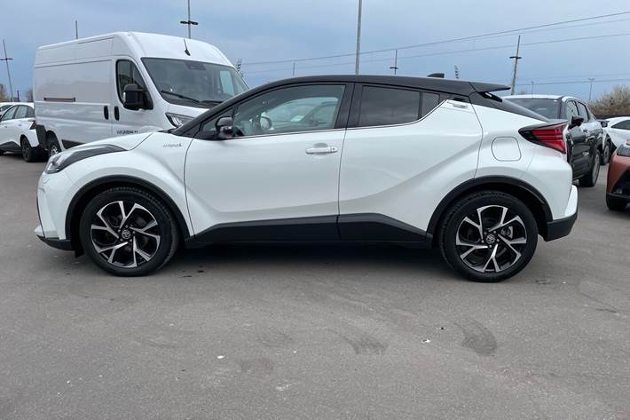 Hvid Toyota C-HR fra 2021