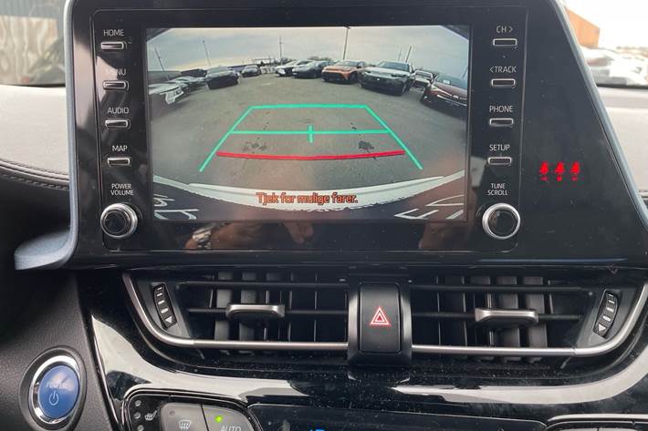 Hvid Toyota C-HR fra 2021