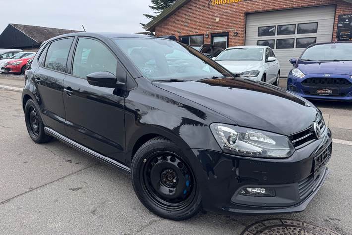 Blå VW Polo fra 2016 set udefra