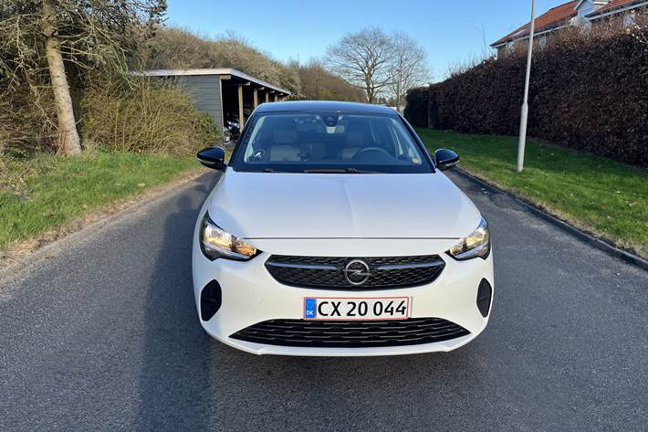 Hvid Opel Corsa fra 2020