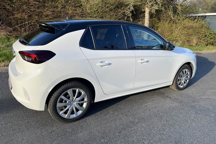 Hvid Opel Corsa fra 2020