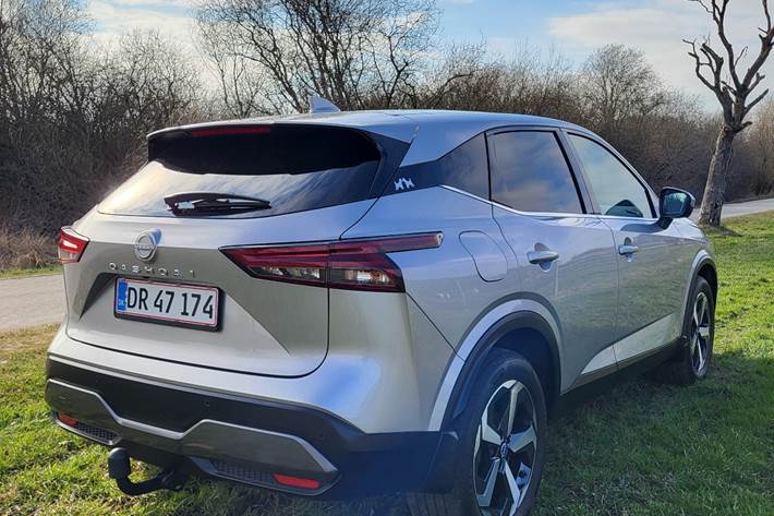 Sølv Nissan Qashqai fra 2023