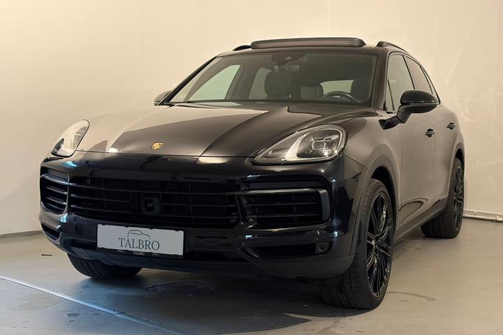 Sort Porsche Cayenne fra 2018 set udefra