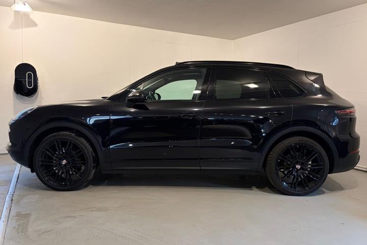 Sort Porsche Cayenne fra 2018