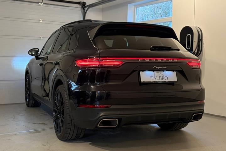 Sort Porsche Cayenne fra 2018