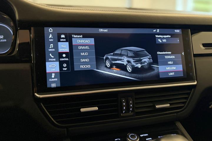 Sort Porsche Cayenne fra 2018
