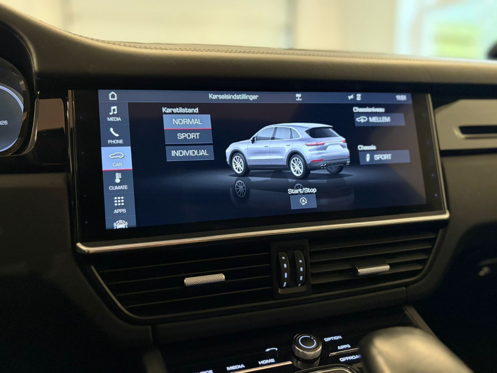 Sort Porsche Cayenne fra 2018