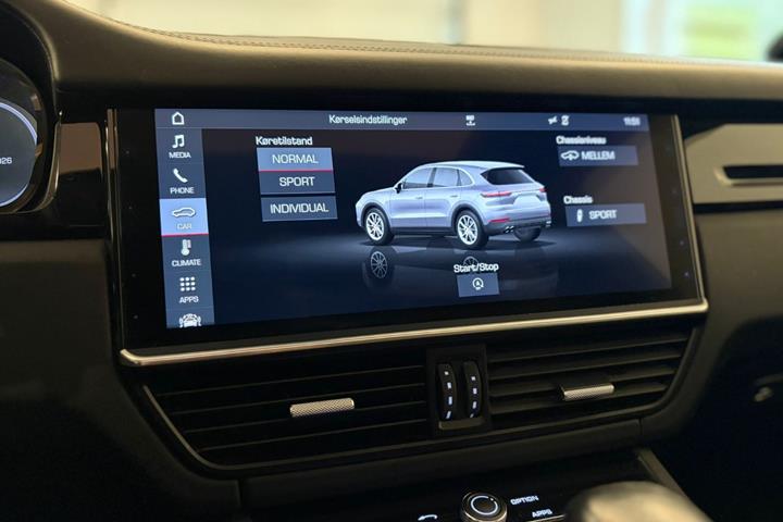 Sort Porsche Cayenne fra 2018