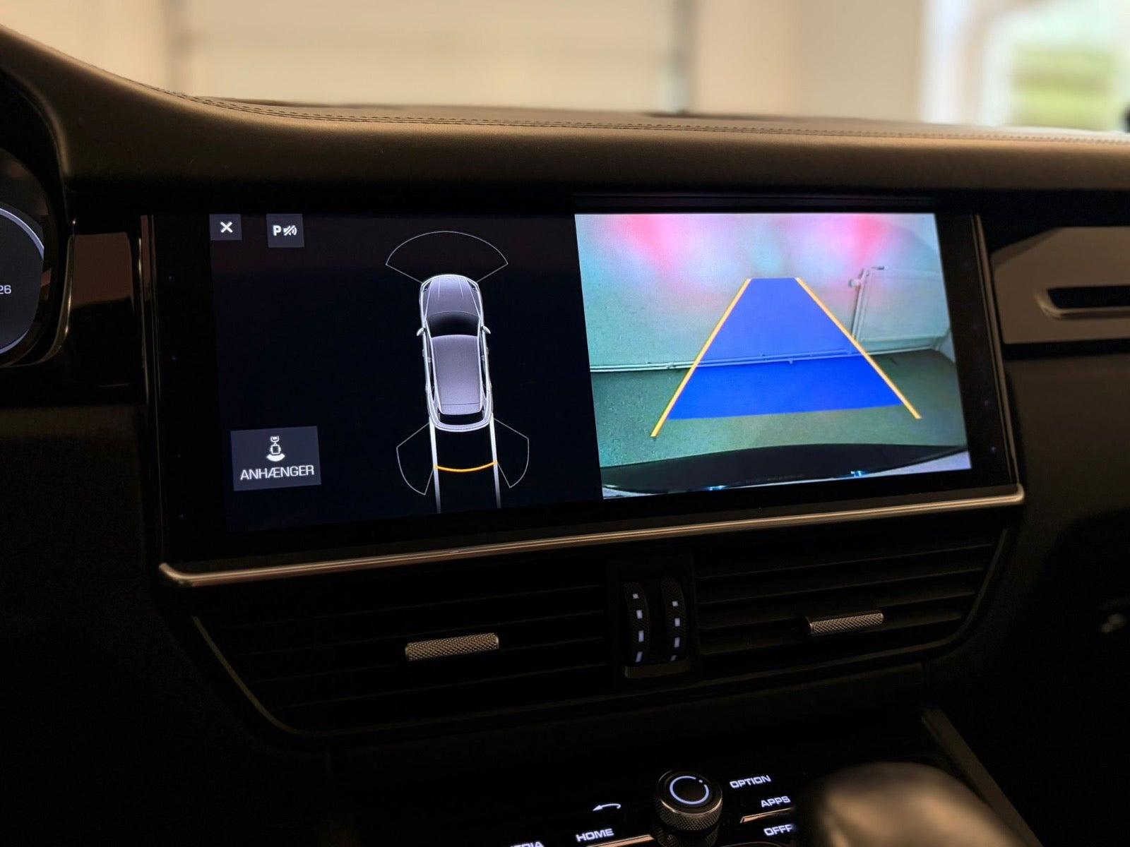 Sort Porsche Cayenne fra 2018