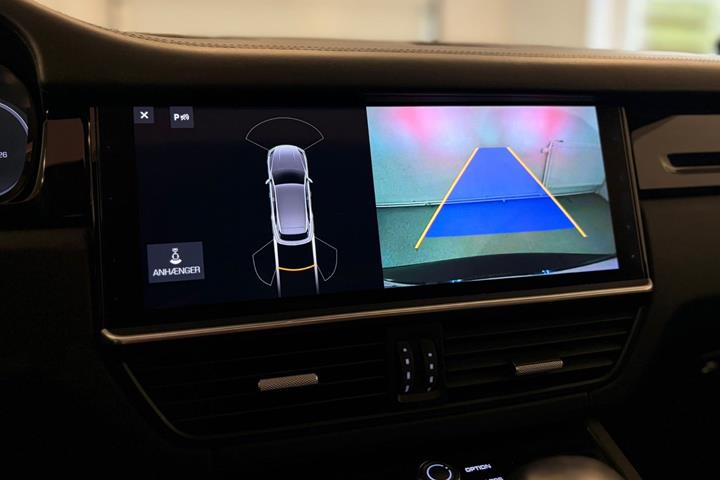 Sort Porsche Cayenne fra 2018