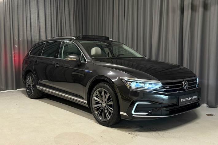 Grå VW Passat fra 2020