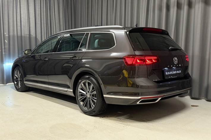 Grå VW Passat fra 2020