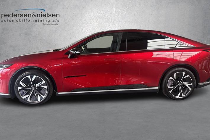 Rød Mazda 6e fra 2026