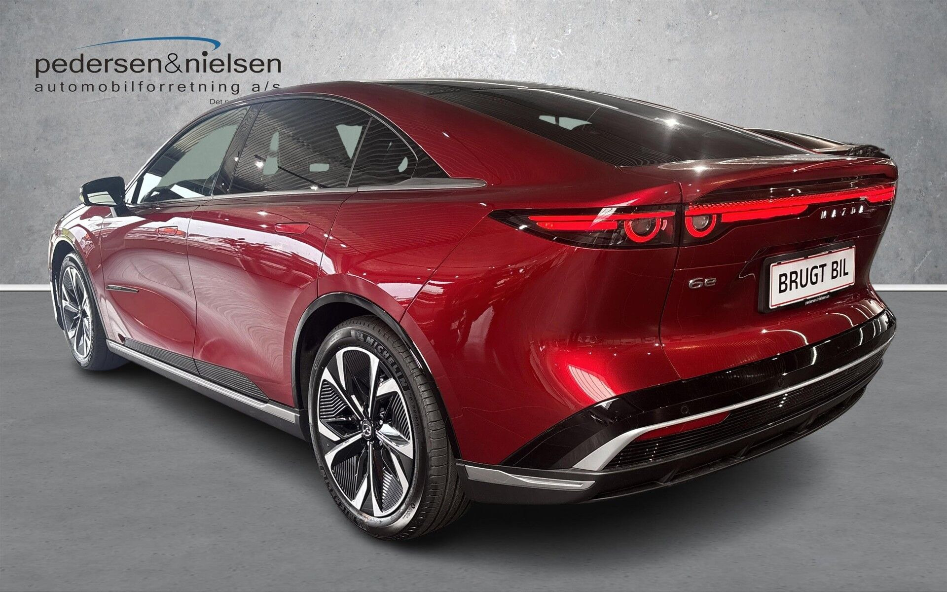 Rød Mazda 6e fra 2026
