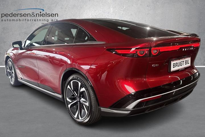 Rød Mazda 6e fra 2026