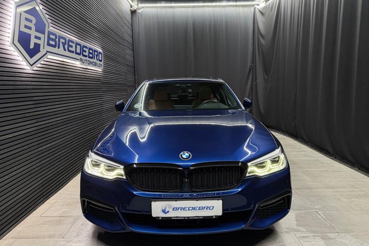 Blå BMW 530d fra 2017