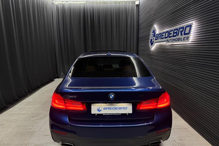Blå BMW 530d fra 2017